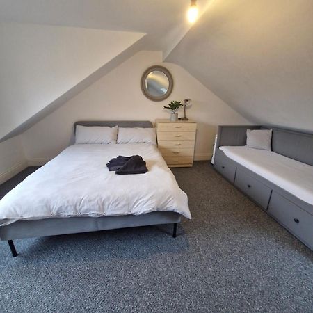 Lovely 3 Bedroom Serviced Apartment In Leytonstone Λονδίνο Εξωτερικό φωτογραφία