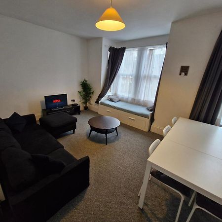 Lovely 3 Bedroom Serviced Apartment In Leytonstone Λονδίνο Εξωτερικό φωτογραφία