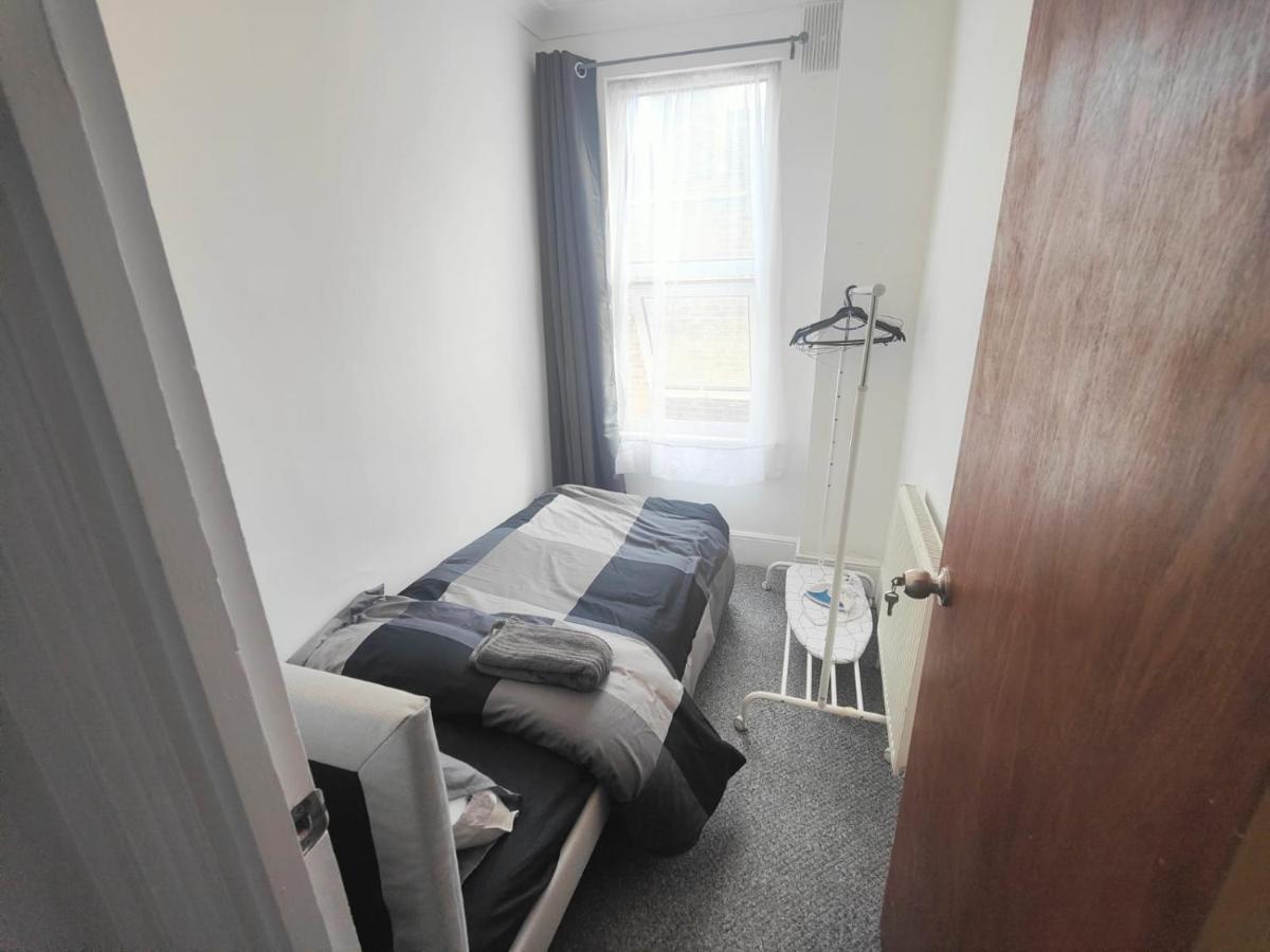 Lovely 3 Bedroom Serviced Apartment In Leytonstone Λονδίνο Εξωτερικό φωτογραφία