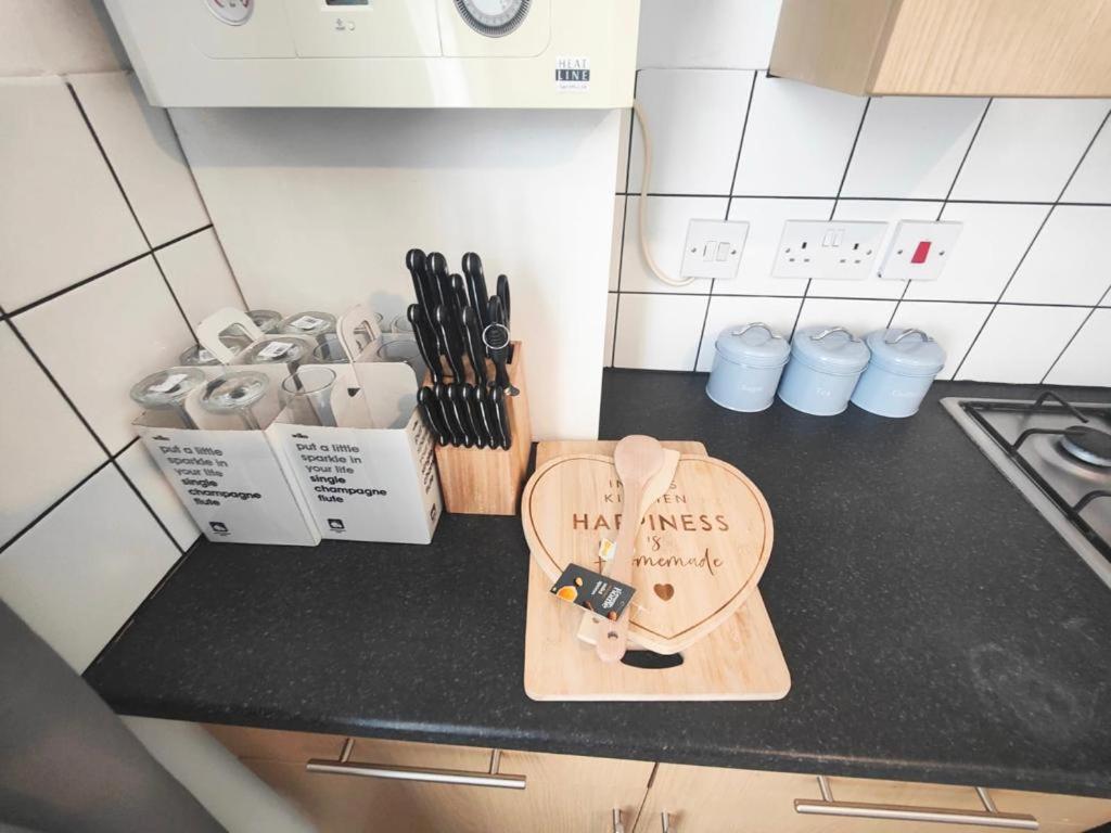 Lovely 3 Bedroom Serviced Apartment In Leytonstone Λονδίνο Εξωτερικό φωτογραφία