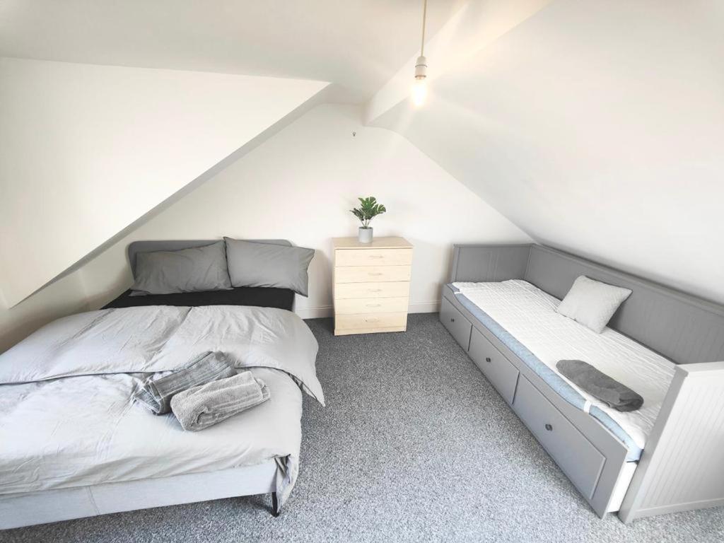 Lovely 3 Bedroom Serviced Apartment In Leytonstone Λονδίνο Εξωτερικό φωτογραφία