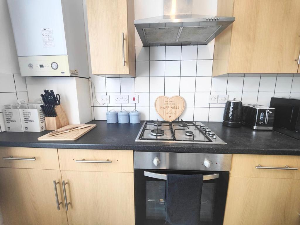 Lovely 3 Bedroom Serviced Apartment In Leytonstone Λονδίνο Εξωτερικό φωτογραφία