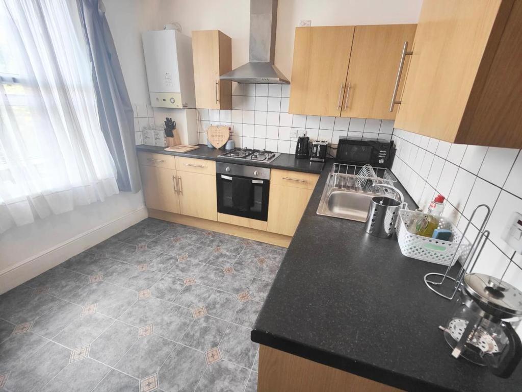 Lovely 3 Bedroom Serviced Apartment In Leytonstone Λονδίνο Εξωτερικό φωτογραφία