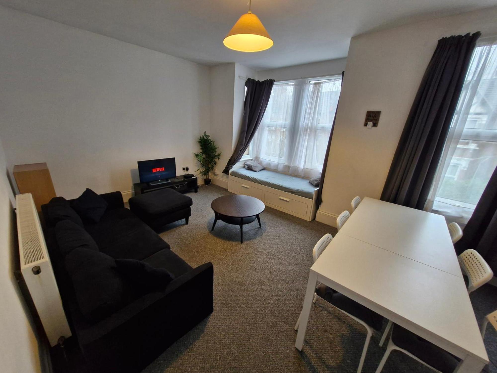 Lovely 3 Bedroom Serviced Apartment In Leytonstone Λονδίνο Εξωτερικό φωτογραφία